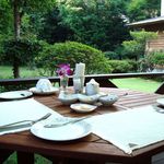 リトルスイス - ♪～中庭の豊かな緑もご馳走です。あたたかい朝食と共にお楽しみ下さい。（レストランにて）