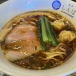 湘南 しんば - 醤油らぁ麺　わんたん2個