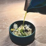 apothéose - ◉冷やしトマト麺
      トマト一番出汁/牡丹海老/カリフラワー/花のジュレ
      ＋
      (追加)キャビア　　¥5,000-