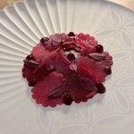 apothéose - ◉大間に負けない噴火湾の本マグロ
      ビーツ/紅芯大根/湘南レッド/ビーツのピューレ