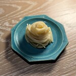 apothéose - ◉冷やしトマト麺
      トマト一番出汁/牡丹海老/カリフラワー/花のジュレ
      ＋
      (追加)キャビア　　¥5,000-