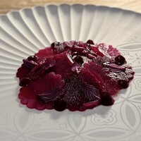 apothéose - ◉大間に負けない噴火湾の本マグロ
                    ビーツ/紅芯大根/湘南レッド/ビーツのピューレ