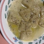 オステリア・ボーノ - ニョッキちゃんはゴルゴンゾーラの方で、人数に合わせて頂きました。もっちり程よく美味。