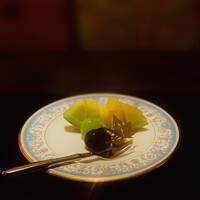 グルマンズ和牛 - ② フルーツ盛り（メロン、オレンジ、シャインマスカット、ピオーネ）