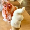 おいしいソフトクリームと焼き菓子のおみせ FLORA RALOF - かき氷いちご+白桃ソフトクリーム