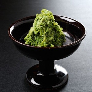Tatsumiya - 生湯葉とカニ身の抹茶和え。湯葉とカニ身はすごく抹茶と相性が良いのです。