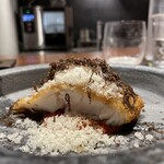 イル アオヤマ - 鯵のフリット、アラビアータソース、パルメザンレージャーノ、オーストラリアの黒トリュフ