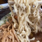 ケンちゃんラーメン - 縮れ麺はこれだね！