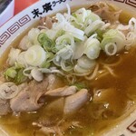 末廣ラーメン本舗 - 卓上ネギ入れ放題。
