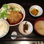 自由軒 - チーズのせハンバーグ