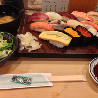 東鮨 新店 - ランチ16貫！
