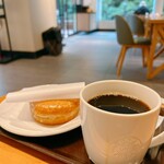 スターバックスコーヒー JR東日本ホテルメッツ目白店 - シュガードーナツ&ドリップコーヒー　ホット（トールサイズ）