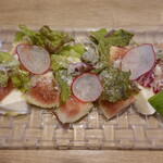 ビストロ・ラ・ターブル - 前菜：無花果、生ハム、モッツァレラのサラダ仕立て