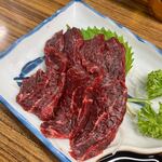 立呑み処 入部酒店 - 鯨の脂身のお造り