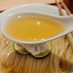 麦と麺助 - スープ