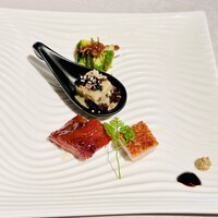 中国飯店 富麗華 - 前菜四種盛り合わせ　1皿目から感動の味でした！