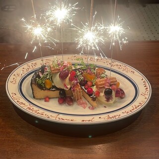 大切な誕生日や記念日のサプライズ演出に最適なデザートプレート