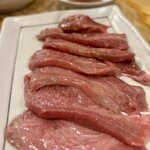 炭火焼きホルモン にく月 - 上タン