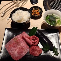 焼肉料理 牛吉日和 - 