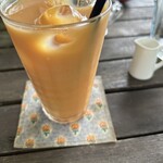 モクモク - 注いだアイスミルクティー