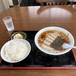 味吉 - 料理写真:チャーシューメンとライス中