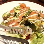トラットリア　ゼータ - サーモンとアボカドのサラダ