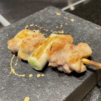 焼鳥 くまわき - 串５種① ねぎみ（ねぎま）