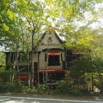 ヴィラ・アフガン - 林の中にたたずむお店