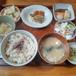 maybe something good - maybeセット・おかず７品。ご飯大盛