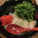 博多ラーメン　本丸亭 - 14.04追加(特製ﾗｰﾒﾝ780円)