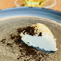 GLICINE di ACQUA PAZZA - 蔵王ヨーグルトのムース　丸森産はちみつと新生姜のパウダー