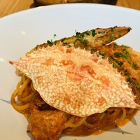GLICINE di ACQUA PAZZA - ワタリガニのトマトクリームソース