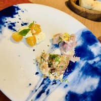 GLICINE di ACQUA PAZZA - 本日の前菜　カプレーゼの黄色いトマトが絶品