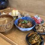 おともトごはん おかもト食堂 - 