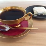 三ツ豆珈琲 - 深めの珈琲と自家製レアチーズケーキのセット