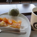 Cafe CORE - りんごのタルト+コーヒー+よもぎ蒸しパン