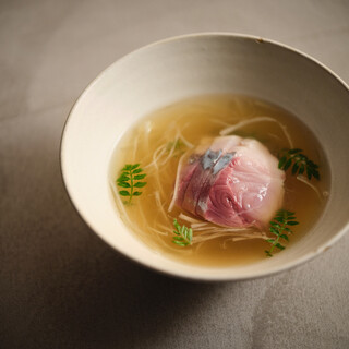 四季彩を表現した一品料理と月替りの地酒で季節を味わう夕餉