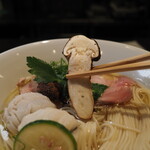 中華そば ぺる鶏 - 長野産松茸