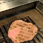 熟成焼肉 マルニク - 神戸牛ロース焼き