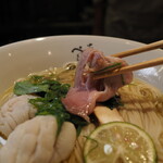 中華そば ぺる鶏 - レアチャーシュー