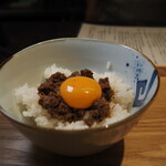 中華そば ぺる鶏 - 松坂牛のそぼろに卵黄トッピング