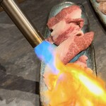 しなもん堂 すすきの店 - 道産和牛ブリスケットの炙り寿司4貫