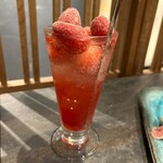 しなもん堂 - まるごと果実サワーのイチゴサワー