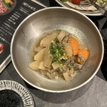 しなもん堂 - 自家製和牛スジの12時間煮込み