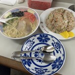 柳屋食堂 - ラーメン650円、焼きめし750円