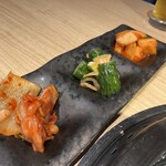 焼き肉 みなほっ しんきん牛一頭買い - キムチ盛り合わせ