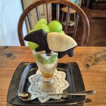 CAFE Megane Shobou - 陽光葡萄聖代