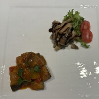 飛騨牛茶寮　神月 - カポナータチキンソテー　キノコのマリネ
