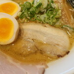 近江熟成醤油ラーメン 十二分屋 - チャーシュー