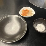 やきにく かばち - 取り皿・ナムル・塩